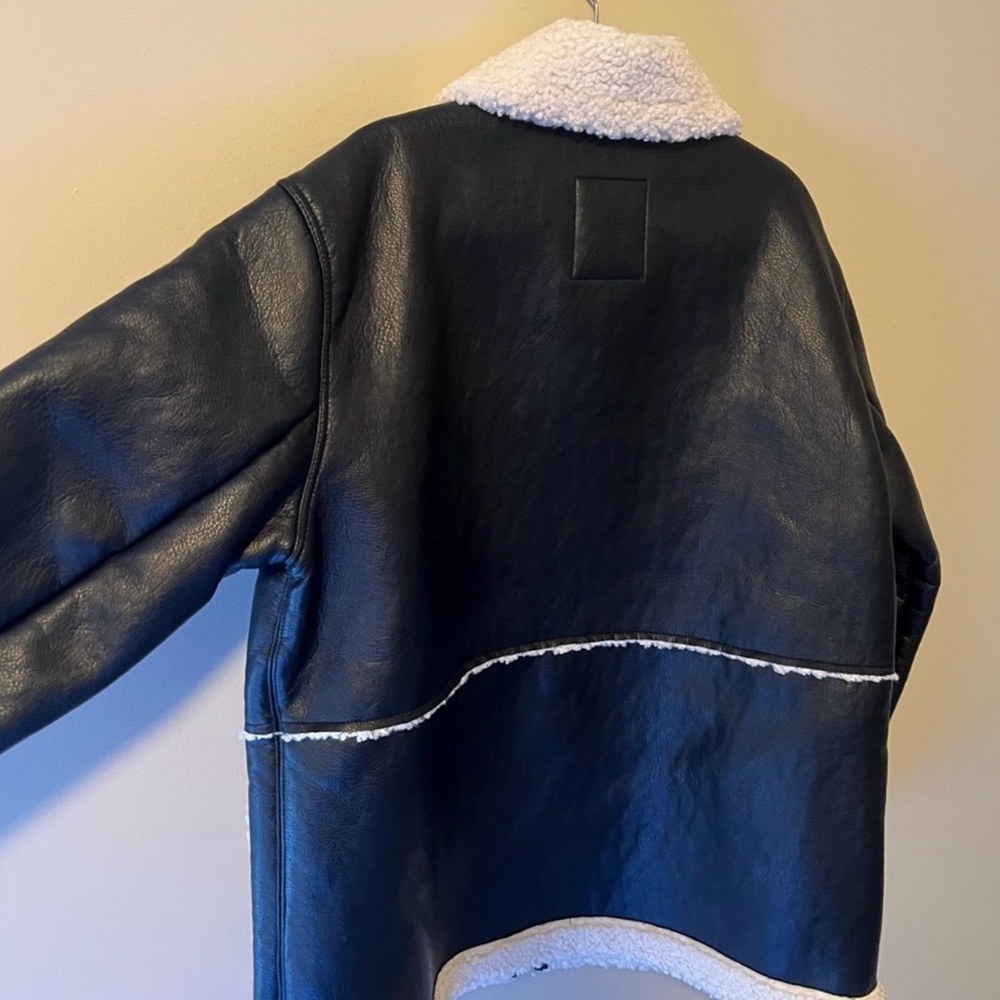 Abercrombie & Fitch Black Teddy Jacket with Cream Accents - Picture 8 of 10